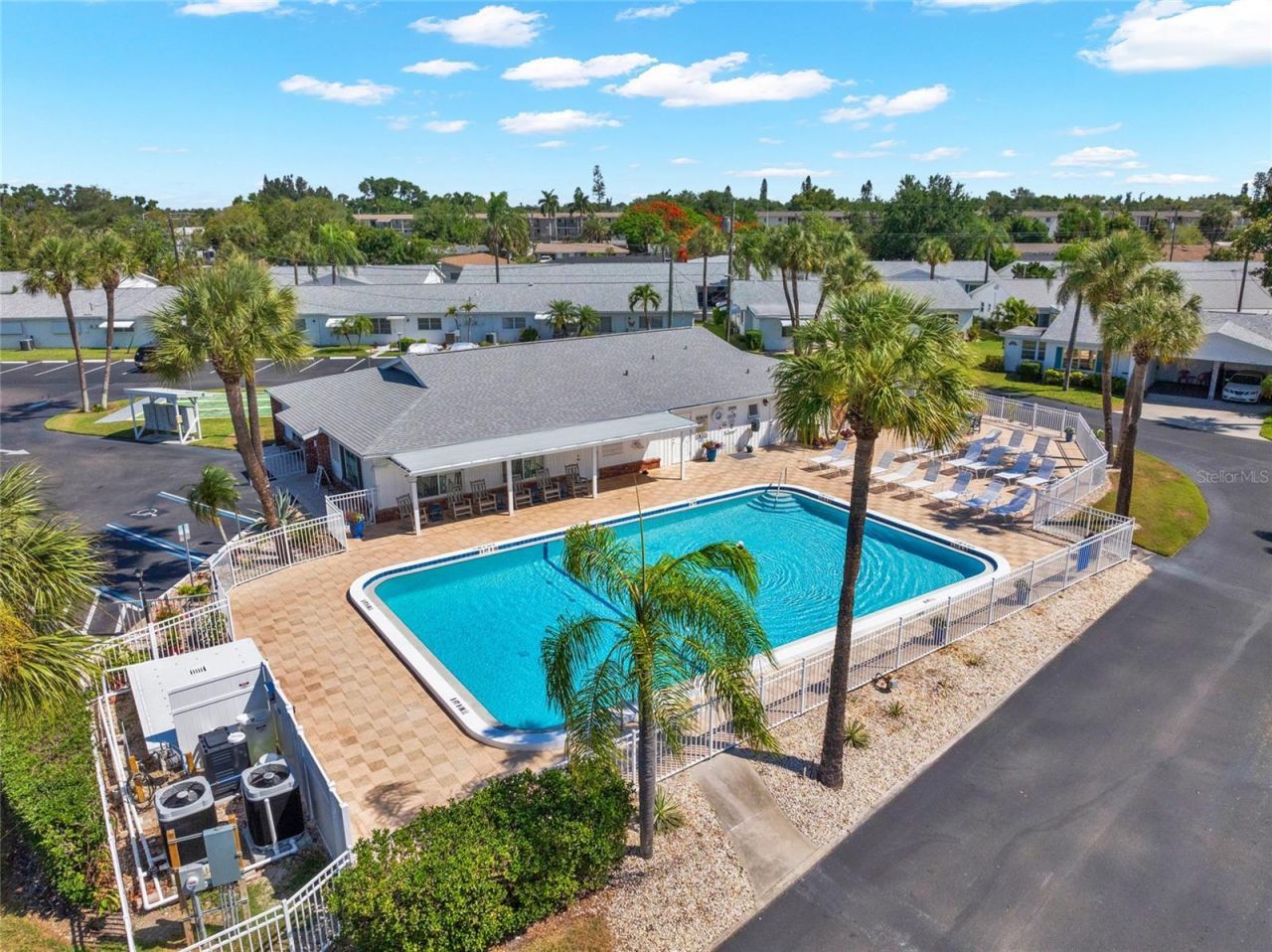 5996 Hibiscus Drive, Unit 6, Bradenton, FL 34207 Photo
