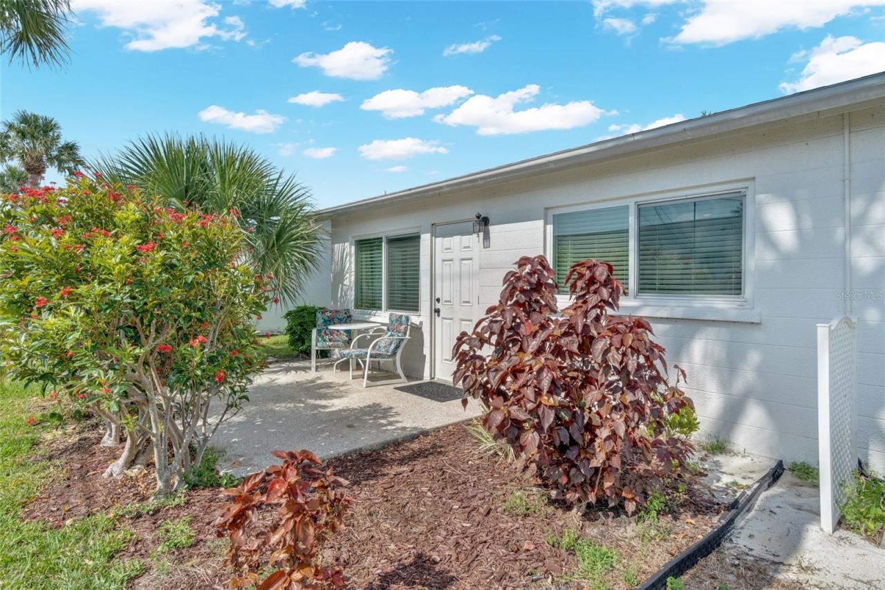 5996 Hibiscus Drive, Unit 6, Bradenton, FL 34207 Photo