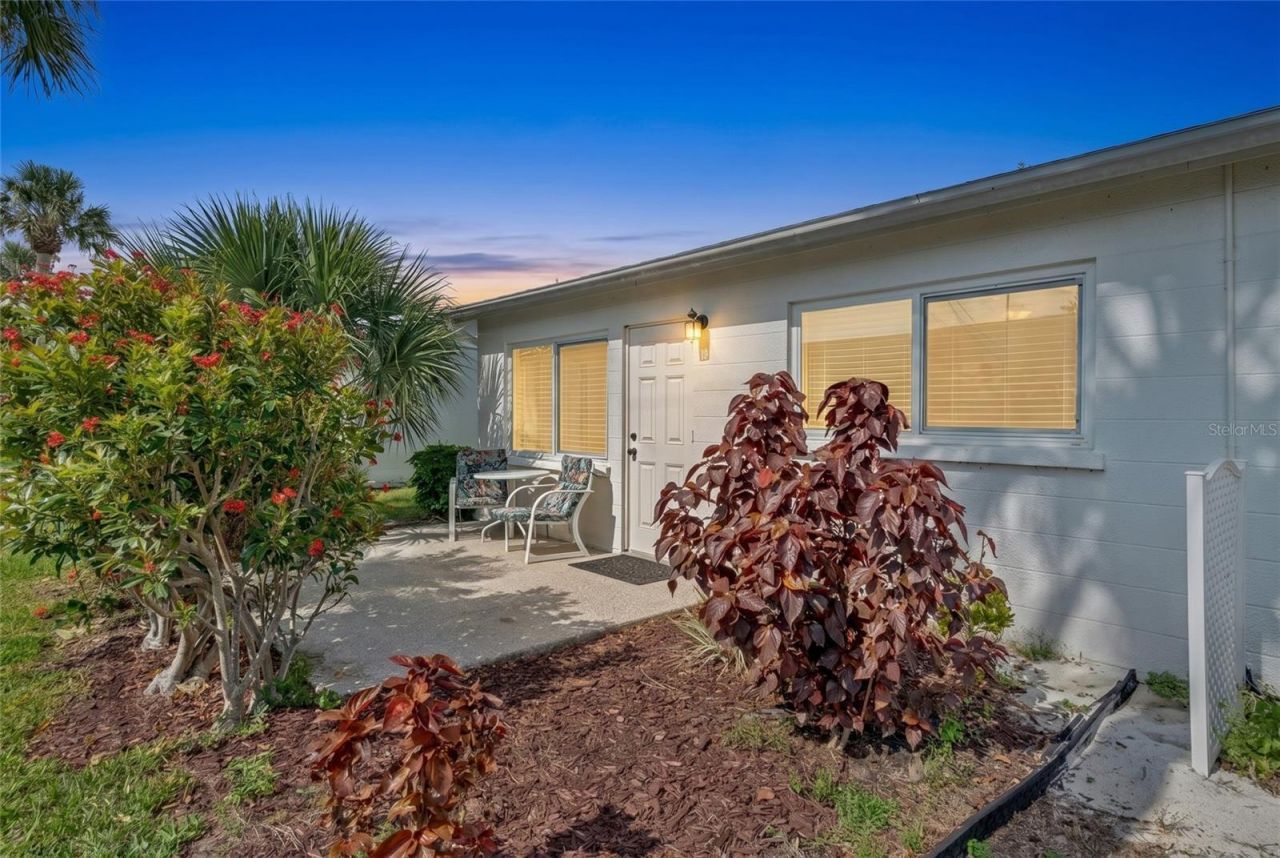 5996 Hibiscus Drive, Unit 6, Bradenton, FL 34207 Photo