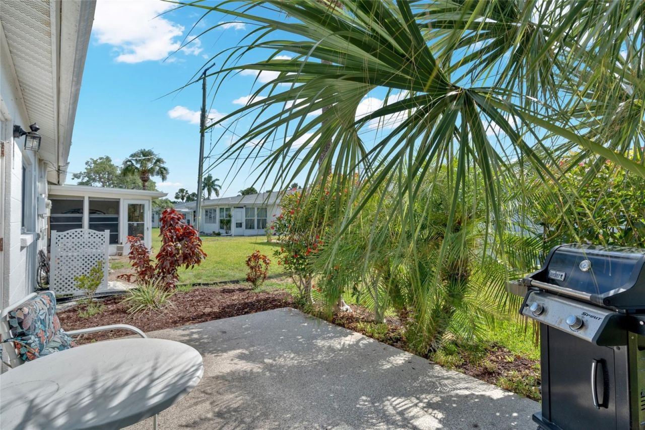 5996 Hibiscus Drive, Unit 6, Bradenton, FL 34207 Photo