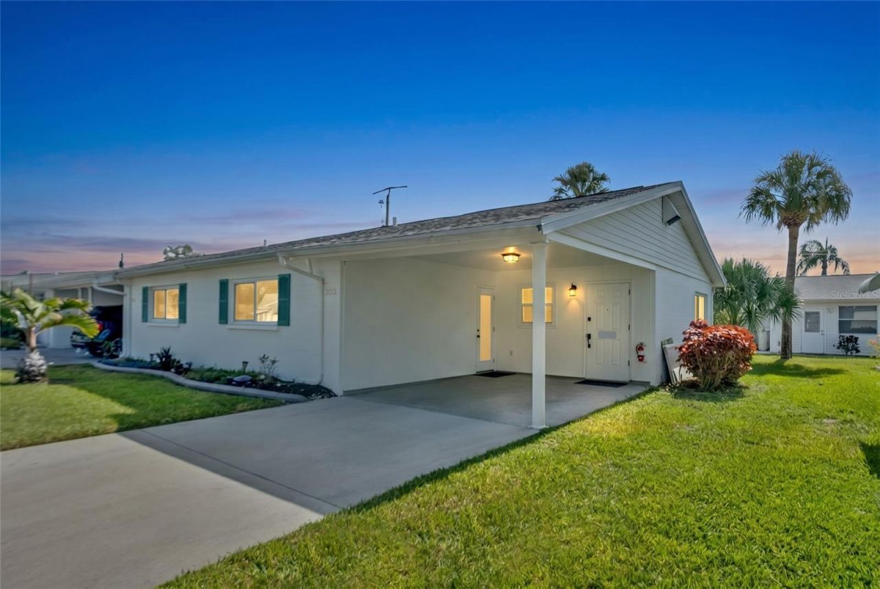 5996 Hibiscus Drive, Unit 6, Bradenton, FL 34207 Photo