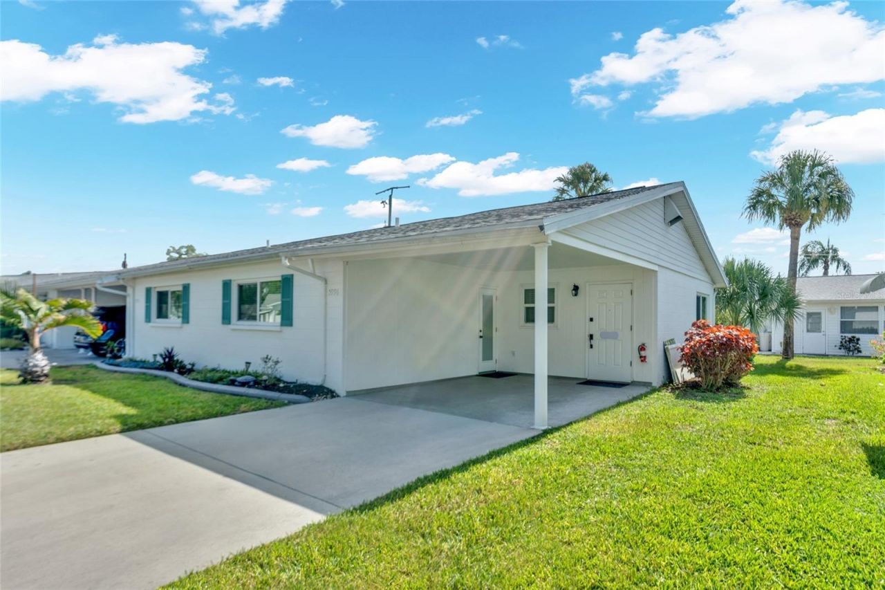 5996 Hibiscus Drive, Unit 6, Bradenton, FL 34207 Photo