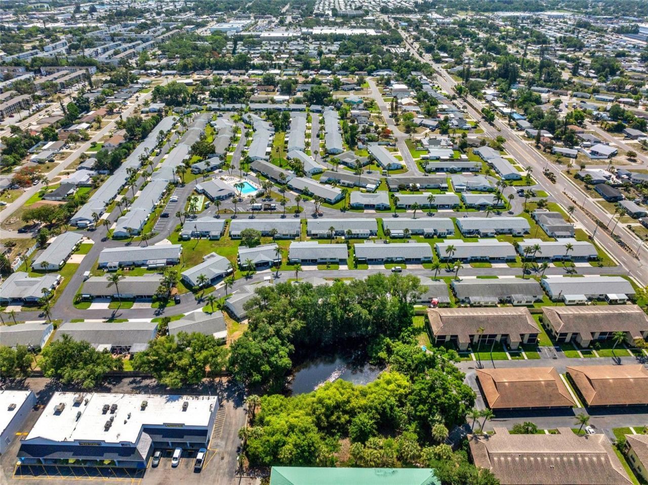 5996 Hibiscus Drive, Unit 6, Bradenton, FL 34207 Photo