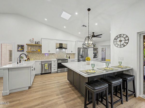 4037 E NAMBE Street E, Phoenix, AZ 85044