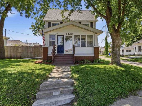 1330 C St SW, Cedar Rapids, IA 52404