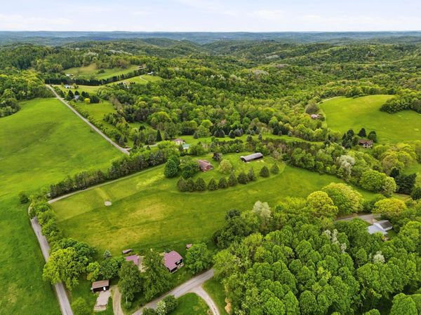 1389 Gilchrist Road, Vandergrift, PA 15690