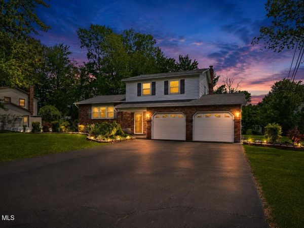 756 Hampshire Seat, Niskayuna, NY 12309