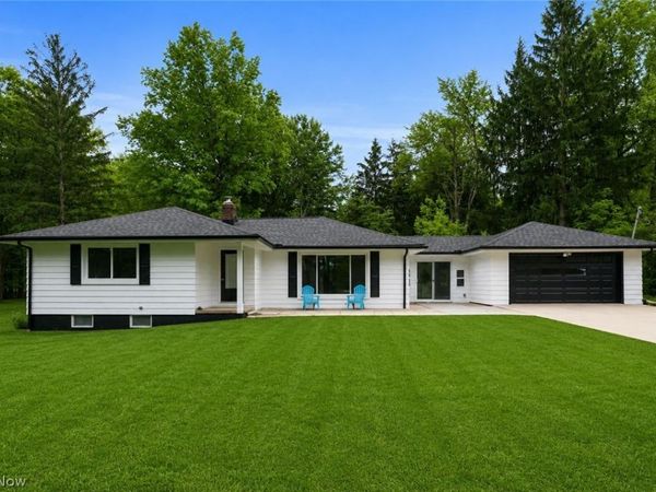 2930 W Royalton Road , Broadview Heights, OH 44147