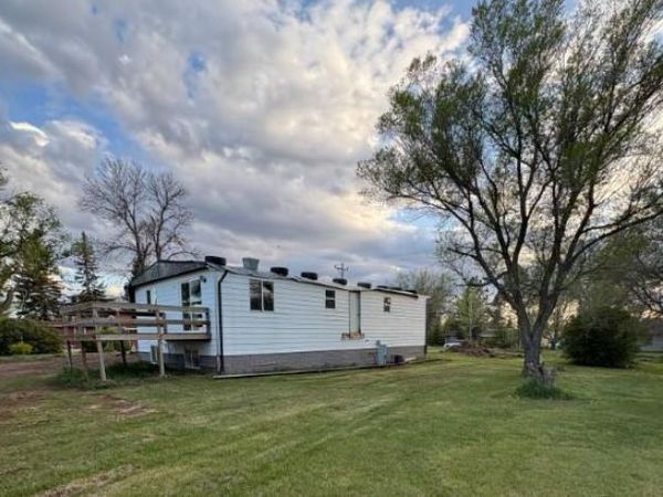 716 5th Avenue E, New England, ND 58647