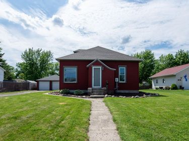 908 3rd Street SW, Waseca, MN 56093