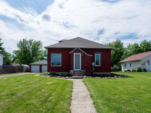 908 3rd Street SW, Waseca, MN 56093
