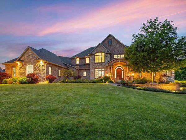 2828 E APPLE HILL BOULEVARD, Appleton, WI 54913