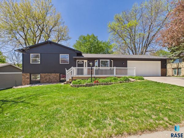 2405 S Stephen Ave, Sioux Falls, SD 57103