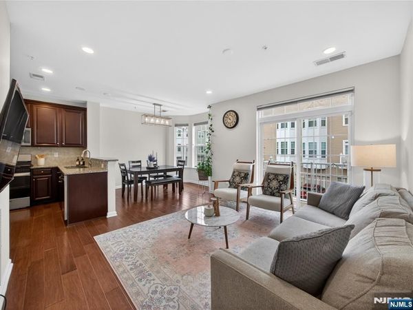 8 Veterans Drive, WOOD RIDGE, NJ 07075