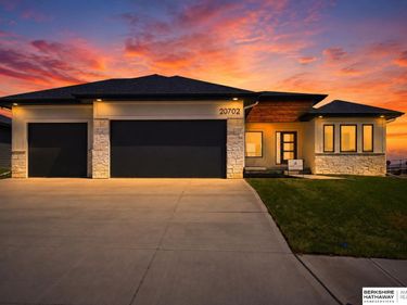 20702 Vernon Avenue , Elkhorn, NE 68022