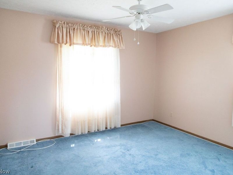 193 Greentree Drive, Saint Clairsville, OH 43950 Photo 11