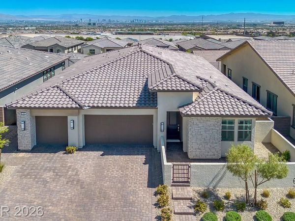 180 Medianoche Street, Las Vegas, NV 89138