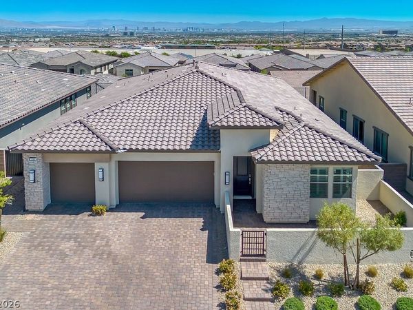 180 Medianoche Street , Las Vegas, NV 89138