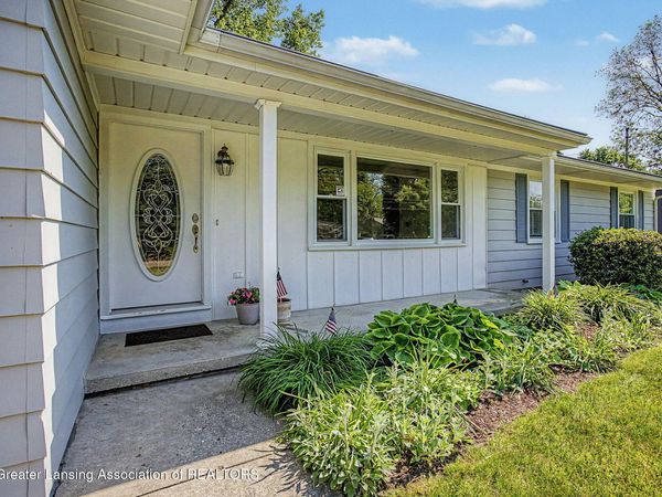 4039 N Pine Dell Drive, Lansing, MI 48911