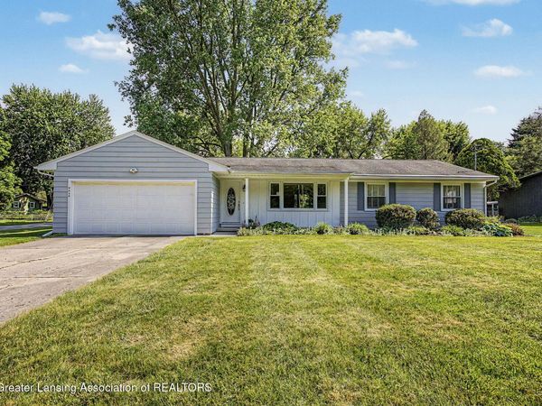 4039 N Pine Dell Drive, Lansing, MI 48911