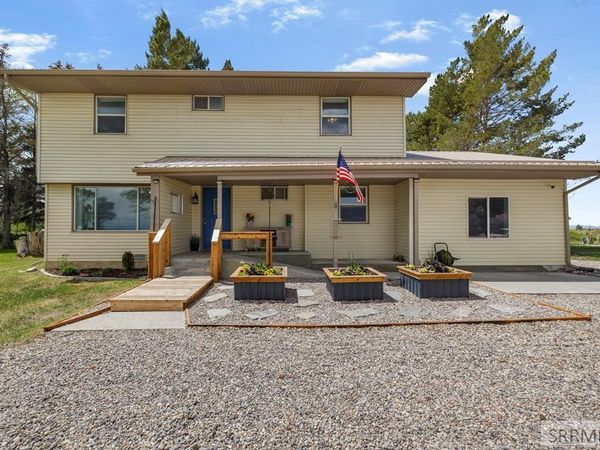 653 N 3300 E, MENAN, ID 83434