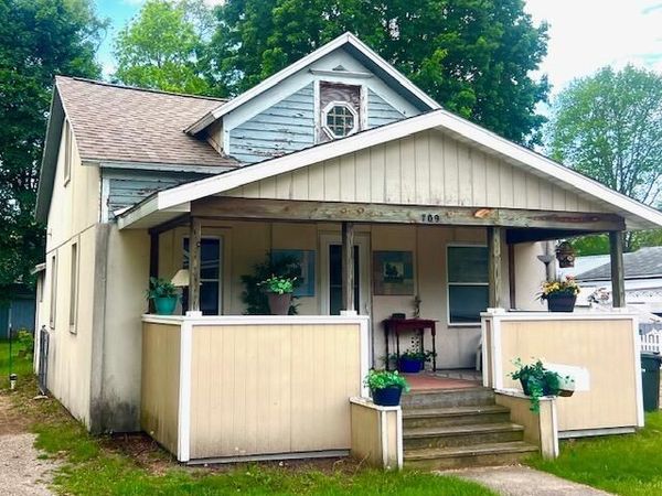 709 Oak Avenue, Muskegon, MI 49442