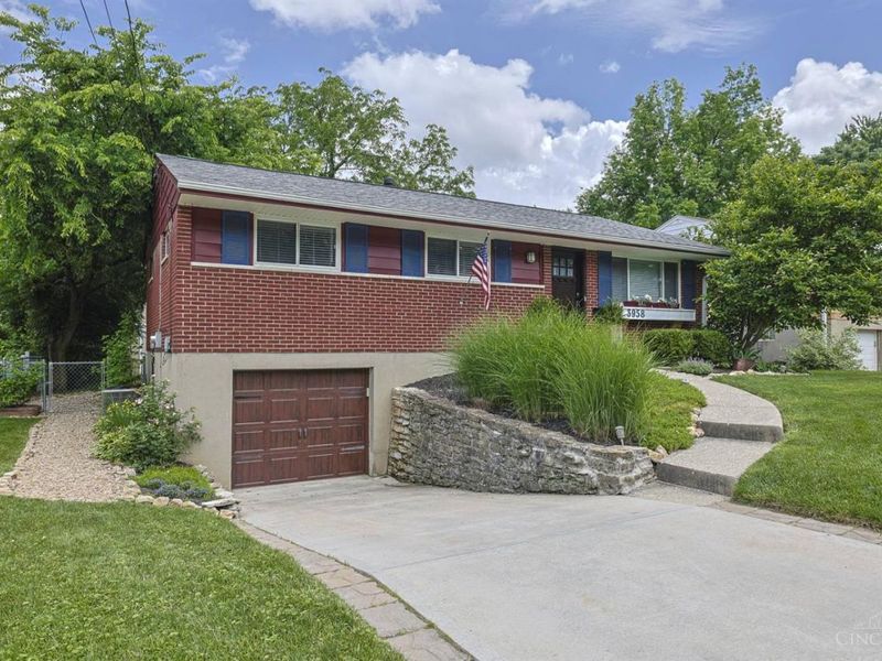 3958 Ridgecombe Drive, Cincinnati, OH 45248 Photo 2