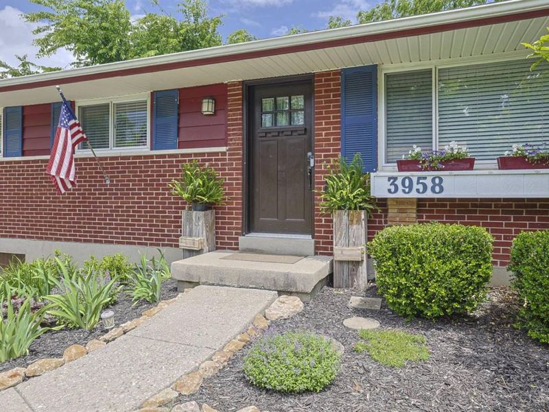 3958 Ridgecombe Drive, Cincinnati, OH 45248 Photo 3