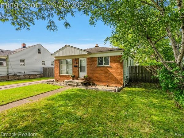 41 E Madge Avenue, Hazel Park, MI 48030