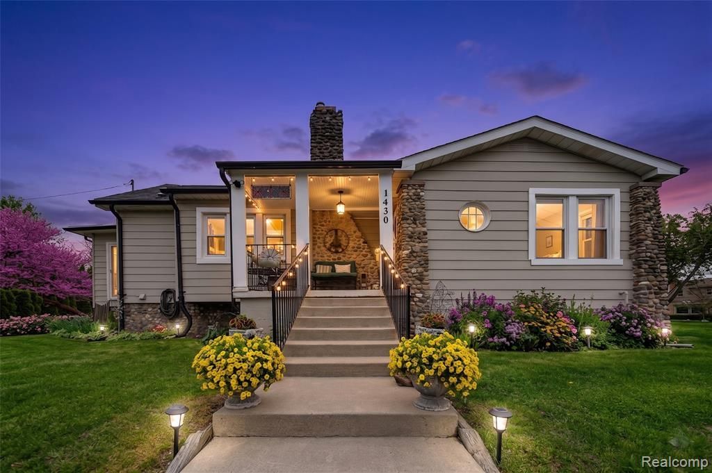 1430 Benvenue Street, Sylvan Lake, MI 48320 Main Photo