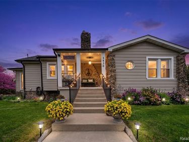 1430 Benvenue Street , Sylvan Lake, MI 48320