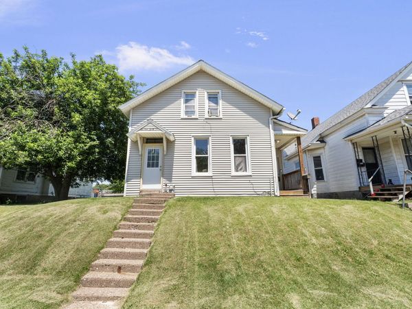 1436 W 12th Street , Davenport, IA 52804