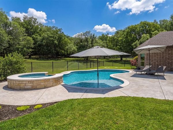 10512 Estancia Court, Fort Worth, TX 76108