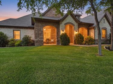 10512 Estancia Court , Fort Worth, TX 76108