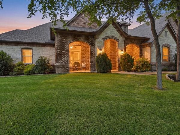 10512 Estancia Court , Fort Worth, TX 76108