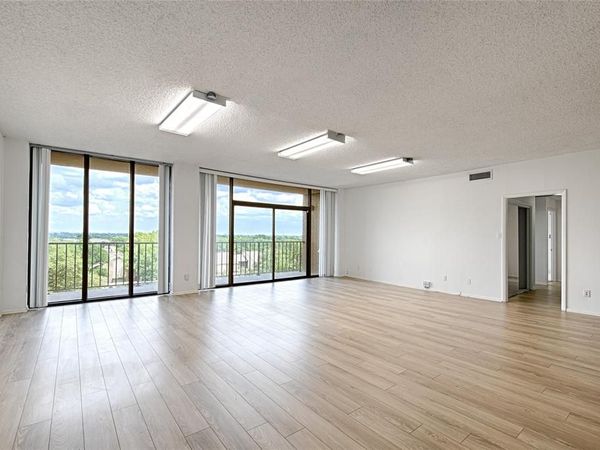 5200 Keller Springs Road, Unit 522, Dallas, TX 75248