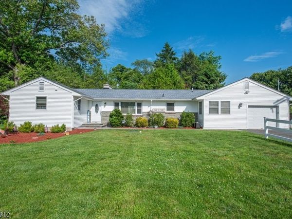 11 Hunters Ln, Sparta, NJ 07871