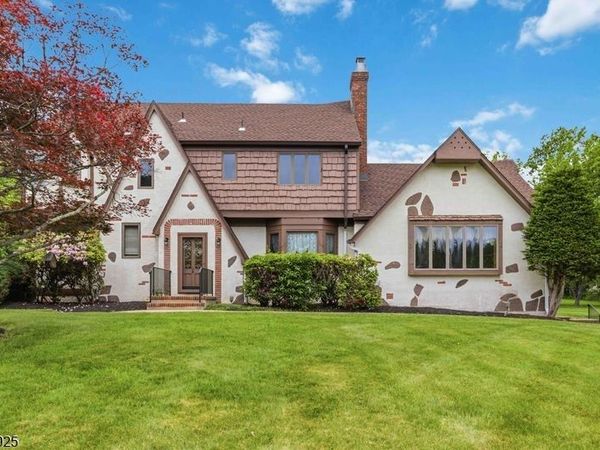 5 Twin Brooks Trl, Chester, NJ 07930