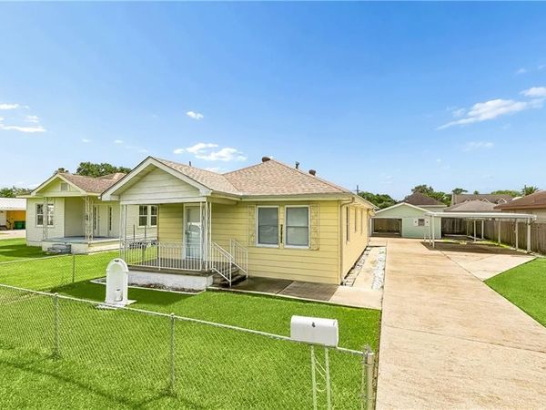1305 AVENUE B Street , Marrero, LA 70072