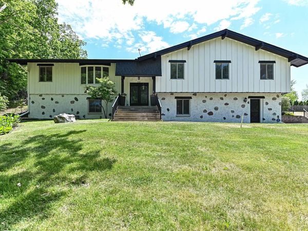 21601 W Lochinvar LANE, New Berlin, WI 53146