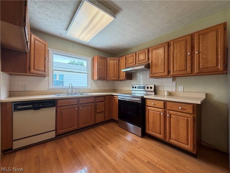 894 Jean Avenue, Akron, OH 44310 Photo 9