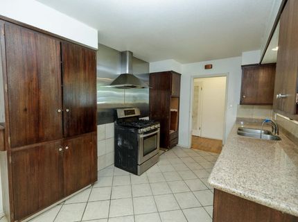 2754 W Swain Rd, Stockton, CA 95207 Photo