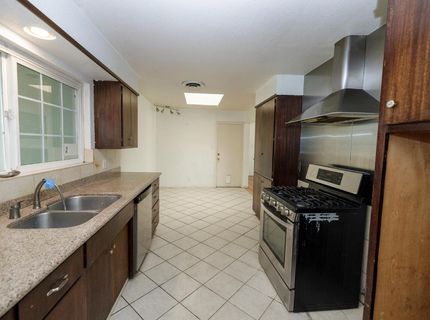 2754 W Swain Rd, Stockton, CA 95207 Photo