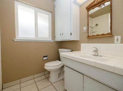 2754 W Swain Rd, Stockton, CA 95207 Photo