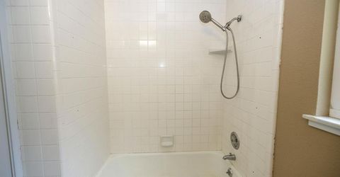 2754 W Swain Rd, Stockton, CA 95207 Photo