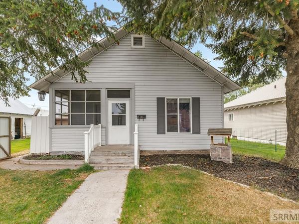 40 W 3rd N, ST ANTHONY, ID 83445