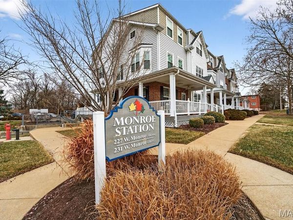 227 W Monroe Avenue, Unit 104, Kirkwood, MO 63122