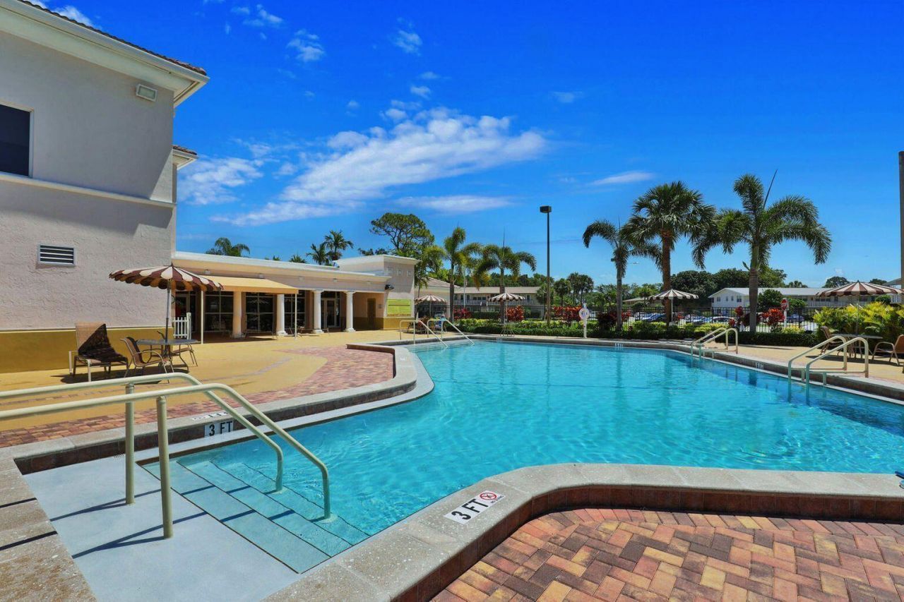 201 Oxford 600, West Palm Beach, FL 33417 Photo