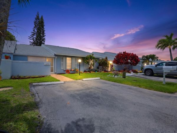 4325 Lucerne Villas Lane, Greenacres, FL 33467