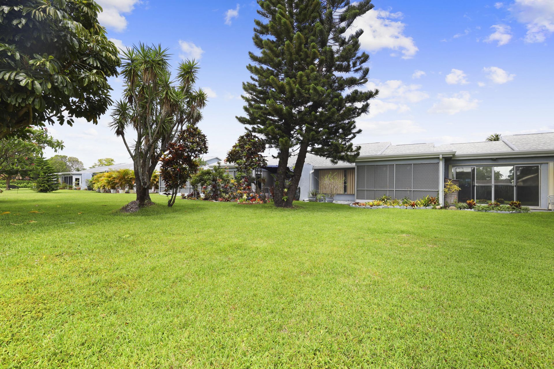 4235 Lucerne Villas Lane, Greenacres, FL 33467 Photo